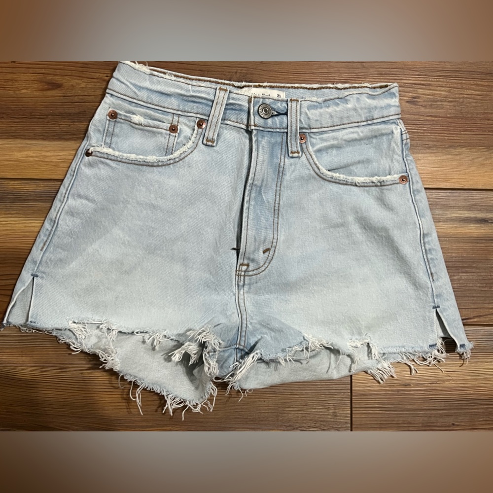 Abercrombie & Fitch The Mom Short High Rise Curve Love